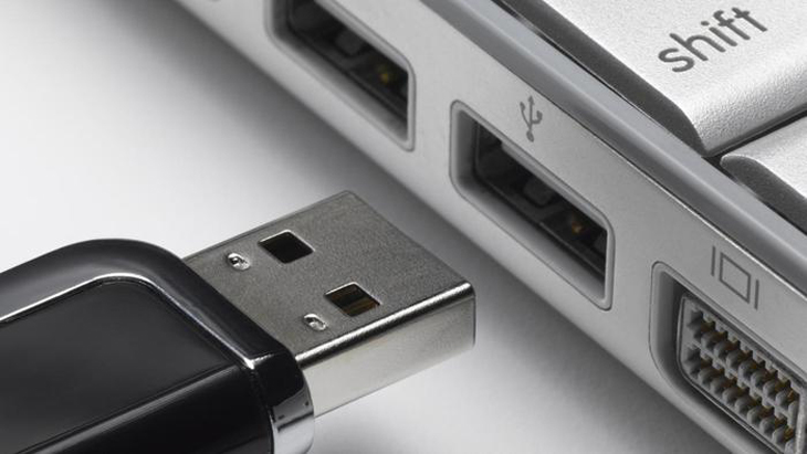 Cắm USB vào cổng kết nối trên máy tính để kiểm tra xem chúng còn hoạt động bình thường hay bị hư hỏng