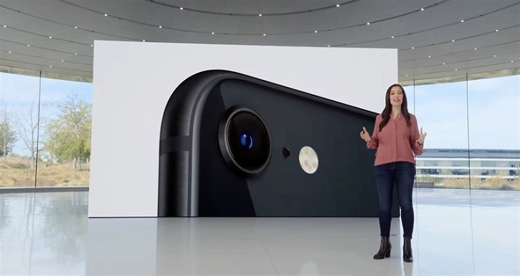 iPhone SE 2022 chỉ có độ phân giải 7 MP, trong khi camera selfie của iPhone 11 là 12 MP
