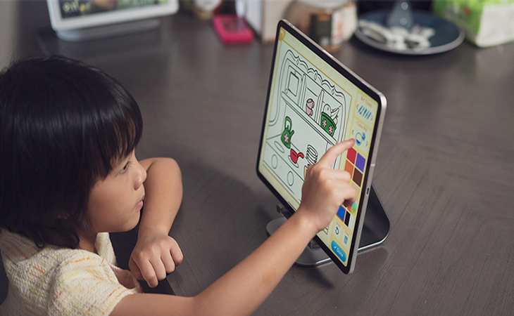 Máy tính bảng giúp trẻ học trực tuyến, giải trí