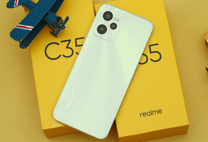 ]Điện thoại Realme C35 với hệ thống camera tối ưu giúp người lớn dễ dàng lưu lại những khoảnh khắc