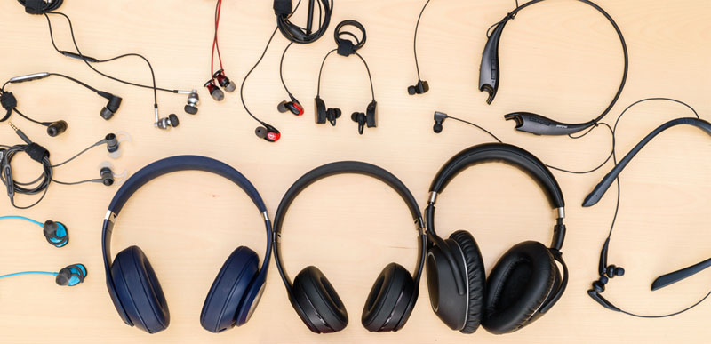 Sự khác biệt trong thiết kế của tai nghe thông thường và tai nghe chụp ở.